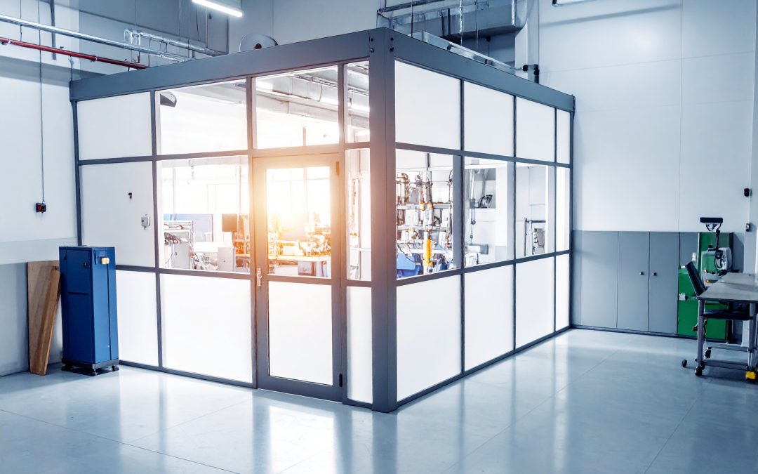 Cloisons industrielles : 4 configurations pour optimiser vos espaces de production